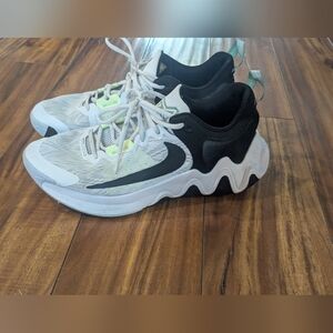 Men's Nike basketball Giannis Immortality 2 Sz 10